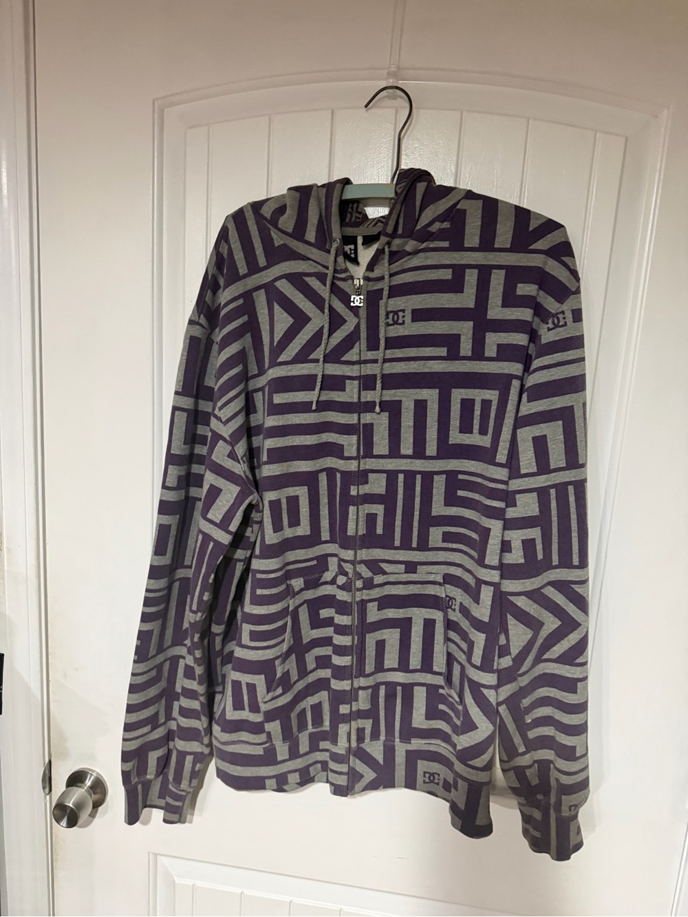 DC Men's Purple & Gray Geometric Zip-Up Hoodie